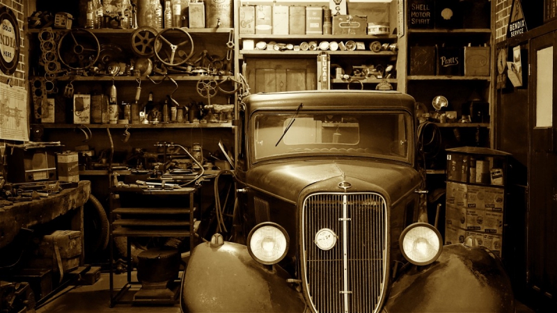 vitrine-ST JULIEN-min_antique_auto_automobile_automotive_car_classic_equipment_fix-1169797